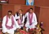 <span class="t-red">राम मंदिर चढ़ावे के मुद्दे पर सपा का अनोखा प्रदर्शन, </span>निलंबित विधायक सचिन यादव दान पात्र लेकर धरने पर बैठे
