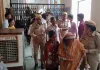 Shahjahanpur News : शाहजहांपुर कलेक्ट्रेट में आत्मदाह करने पहुंचा पूरा परिवार! डीएम के सुरक्षा गार्डों ने कैसे रोका बड़ा हादसा 