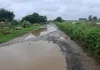 Shravasti News: गड्ढों में गुम हो गई सड़क! कानीबोझी-भिनगा मार्ग पर चलना भी मुश्किल, बारिश में बना ‘तालाब’