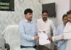 Sitapur News : गांधी प्रतिमा के पास गंदगी और अतिक्रमण से कांग्रेसियों में उबाल, तहसीलदार से की यह मांग
