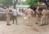 <span class="t-red">Sitapur Murder News: </span>पड़ोसी के घर फोन करने गई किशोरी, गुस्से में भाई ने धारदार हथियार से कर दी हत्या