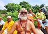  Amethi News: मंदिर परिसर में भरा पानी तो अनशन पर बैठे महंत, समर्थन में सैकड़ों ग्रामीणों का धरना; अमेठी में गरमाया मामला