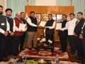 पश्चिम बंगाल : चुनाव आयोग ने राज्यपाल को सौंपी 293 विजयी सदस्यों की सूची, CEO बोले-  अब विधानसभा का गठन लोक भवन का काम 