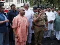 लखनऊ कोचिंग अग्निकांड : CM योगी ने घटनास्थल का किया  दौरा, अस्पताल में घायलों से की मुलाकात