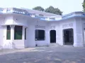 Lucknow News: एक फैसले ने बढ़ाई सैकड़ों परिवारों की चिंता! नगर निगम के इस स्कूल में फीस 250 से सीधे 700 रुपये, अभिभावक परेशान