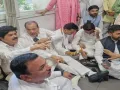 Haldwani News : पुलिस ने बसें रोकीं तो एसएसपी पर भड़के कांग्रेसी, पुलिस बहुद्देश्यीय भवन में पहुंचकर कर किया प्रदर्शन