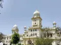 लखनऊ विश्वविद्यालय में राज्यपाल की फटकार के बाद कार्रवाई, निर्माण अधीक्षक-चीफ प्रोवोस्ट समेत कई को नोटिस