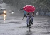 <span class="t-red">UP Rain Alert:</span> यूपी के कई जिलों में भारी बारिश का 'रेड अलर्ट', प्रयागराज और बुलंदशहर समेत इन शहरों में स्कूल बंद