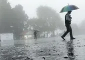 <span class="t-red">UP Weather Update :</span> यूपी में मानसून का कहर, 31 जिलों में भारी बारिश का अलर्ट; सरयू, गंगा, शारदा और यमुना उफान पर