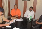 <span class="t-red">राम मंदिर चढ़ावा चोरी विवाद :</span> धर्मसेना प्रमुख संतोष दुबे ने SIT को सौंपे 76 पेज के साक्ष्य, ट्रस्ट पर वित्तीय अनियमितताओं के लगाए आरोप
