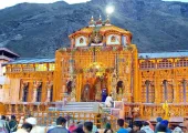 <span class="t-red">बदरीनाथ मंदिर चढ़ावा चोरी मामला :</span> बीकेटीसी जांच समिति ने सौंपी 18 पन्नों की रिपोर्ट, सुरक्षा व्यवस्था मजबूत करने की सिफारिश