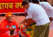<span class="t-red">संसद में पप्पू यादव बने 'पुजारी';</span> राहुल ने चढ़ाया चंदा; लोकसभा अध्यक्ष ने जताई आचरण पर आपत्ति 