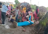 Badaun News : बदायूं में आंबेडकर प्रतिमा को लेकर बवाल, दिनभर तनातनी के बाद पथराव