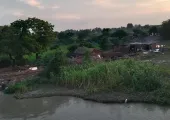 <span class="t-red">Barabanki Flood :</span> सरयू ने मिटा दी गांव की पहचान! कभी गुलजार तपेसिपाह में अब सिर्फ एक परिवार, संजय सेतु पर भी खतरा