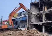 <span class="t-red">LDA Bulldozer Action :</span> सुप्रीम कोर्ट की सख्ती के बाद LDA का एक्शन, अलीगंज में 51 अवैध भवनों पर चलेगा बुलडोजर