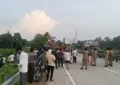 <span class="t-red">Lucknow Accident :</span> ईंटों से लदी ट्रैक्टर-ट्रॉली पलटी, बाराबंकी के चार मजदूरों की दर्दनाक मौत; जानें कैसे हुआ हादसा