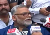  <span class="t-red"> चाकू लेकर मारने की कोशिश, पप्पू यादव पर हमला! </span> समर्थकों ने की आरोपी की धुनाई
