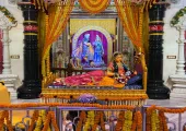 <span class="t-red">Krishna Janmashtami 2026 :</span> आधी रात गूंजा ‘नंद के आनंद भयो’, जन्मे कान्हा; कृष्ण भक्ति में डूबा पूरा देश