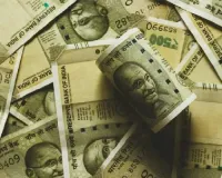 बाराबंकी : बैंक कर्मचारी पर भरोसा करना पड़ा भारी, क्रेडिट कार्ड से 17.47 लाख निकाले, 4.25 लाख लौटाकर बोला अब नहीं दूंगा