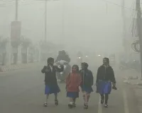 UP Weather Update: चक्रवात दित्वाह का असर... उत्तरी पछुआ हवाओं ने बढ़ा दी ठंड, यूपी में तेजी गिर रहा तापमान