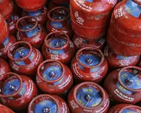 LPG कालाबाजारी पर योगी सरकार सख्त : 5813 स्थानों पर छापे, 86 एफआईआर दर्ज