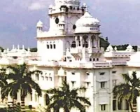 KGMU में पहली बार पारटो के जरिये खून की उल्टी रोक कर विशेषज्ञों ने मरीज को दिया नया जीवन