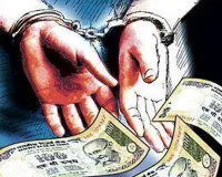Varanasi News: रिश्वत लेते रंगे हाथ गिरफ्तार हुआ बिजली विभाग का जेई, 22 हजार रुपए लेते एंटी करप्शन ने दबोचा