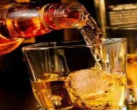 नहीं थम रहा देर रात तक शराब बेचने का सिलसिला, शहर से लेकर ग्रामीण क्षेत्रों तक बंद समय में जारी बिक्री