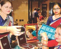 वैश्विक अनिश्चितता के बीच सोने-चांदी की कीमतों में आई गिरावट, गोल्ड 1,900 रुपए फिसला तो सिल्वर 7,800 रुपए हुआ सस्ता