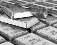 चांदी में भयंकर गिरावट: MCX पर 9% टूटकर 2.06 लाख रुपये प्रति किलो, वैश्विक कमजोरी और बिकवाली ने मचाया हाहाकार