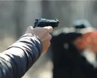 वाराणसी में बाइक सवार हमलावरों ने दो को मारी गोली, एक की मौत