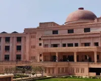 हाईकोर्ट का सख्त आदेश: लखनऊ के जिलाधिकारी कोर्ट में हाजिर हों, गुमराह करने का आरोप