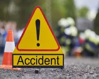  लखनऊ : पूर्वांचल एक्सप्रेसवे पर डबल डेकर बस पलटी, 5 की मौत 