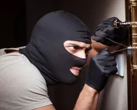 लखनऊ : परिवार संग सोता रहा वैज्ञानिक, 15 लाख के जेवर साफ