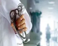  समय से इलाज न मिलने से गई मासूम की जान...परिजनों ने डॉक्टरों पर लगाया लापरवाही का आरोप, बच्चे को थी निमोनिया की शिकायत 