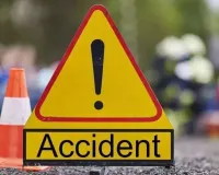 गोरखपुर-लखनऊ हाईवे पर पलटी पर्यटकों से भरी निजी बस, 10 श्रद्धालु घायल ; राजस्थान से अयोध्या आ रही थी  निजी बस 