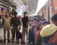 झांसी: हीराकुंड एक्सप्रेस में सीट को लेकर झगड़ा, यात्री ने ट्रेन में आतंकवादी के होने की सूचना दी 