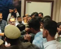 बरेली नगर निगम में एबीवीपी और कर्मचारियों के बीच टकराव, भारी हंगामा जारी