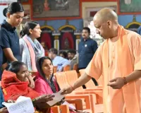गोरखपुर : सीएम योगी ने जनता दर्शन में सुनीं लोगों की समस्याएं, कहा- किसी के साथ नहीं होने दिया जाएगा अन्याय 