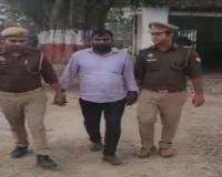 गोंडा : 50 हजार के इनामी को एसटीएफ व गोंडा पुलिस ने दिल्ली से दबोचा, नौकरी दिलाने का झांसा देकर करता था ठगी