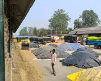 पीलीभीत: पूरनपुर मंडी में आरएफसी के क्रय केंद्रों पर तौल बंद, एक दिन पूर्व केंद्र प्रभारी और एमओ से विवाद का असर 