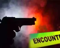 Varanasi Encounter : वाराणसी में मुठभेड़ में बदमाश के पैर में लगी गोली, दो गिरफ्तार 
