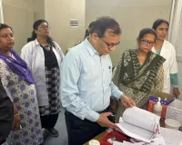 सीएमओ को अनुपस्थित मिले तीन कर्मचारी, मांगा स्पष्टीकरण... चिनहट स्थित एमसीएच विंग का किया निरीक्षण