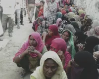 Shravasti News: संदिग्ध परिस्थितियों में एक ही परिवार के पांच लोगों की मौत, घर में छाया मातम