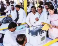 Bihar Election: बिहार में आज दूसरे चरण पर मतदान शुरू, 122 विधानसभा सीटों के लिए फैसला EVM में कैद, दिल्ली ब्लास्ट के बाद हाई अलर्ट!