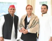 अखिलेश यादव के घर बेटे के साथ पहुंचे आजम खान, अखिलेश का दिखा शायराना अंदाज 