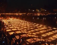 Devotthan Ekadashi: दीपों की रोशनी से जगमगाए तीर्थराज के यमुना तट, जलाए गए सवा लाख दीप