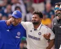 Rishabh Pant Injured: फिर घायल हुए ऋषभ पंत... 3 गेंद में 3 बार लगी चोट, हुए रिटायर, अफ्रीका के खिलाफ सीरीज से पहले बढ़ी टीम इंडिया की चिंता