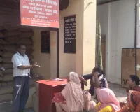 UP News: मुफ्त राशन के लिए कार्डधारक करते रहे इंतजार, उचित दर राशन दुकानों पर लगी लंबी कतार