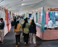 खादी महोत्सव में बही गीतों की रसधार बिक्री भी हुई सवा करोड़ के पार